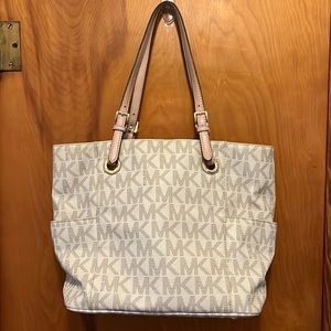 Michael Kors Jet Set tote